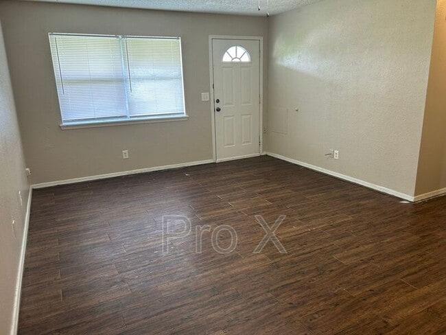Photo - 1605 Juniper Cir