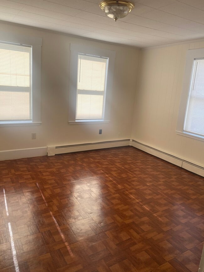 27 Morton St Unit 27 Morton St  first floor