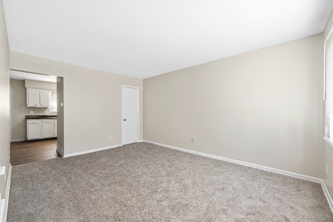 800 Harrisburg Pike Unit 2 bedroom townhomes