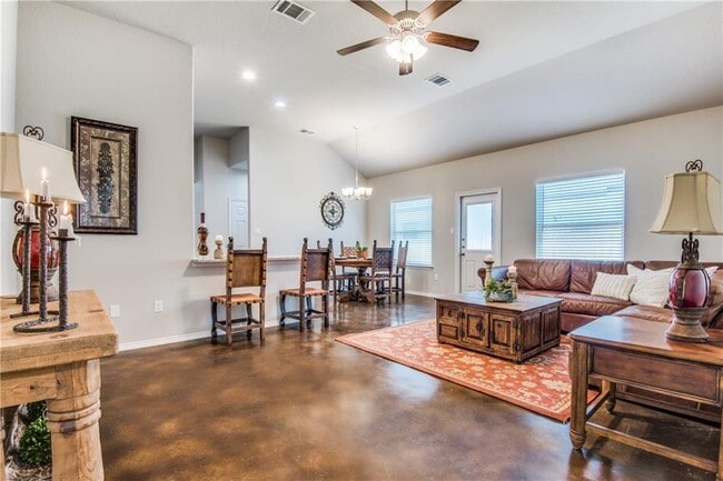 Photo - 1112 Renee Way