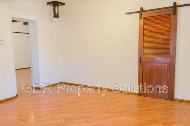 Photo - 305 Wilshire Dr SW