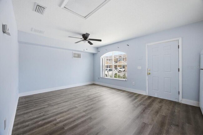 Photo - 713 Washington Palm Loop Unit Front