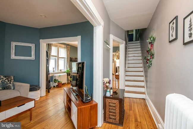 Photo - 445 Nevin St