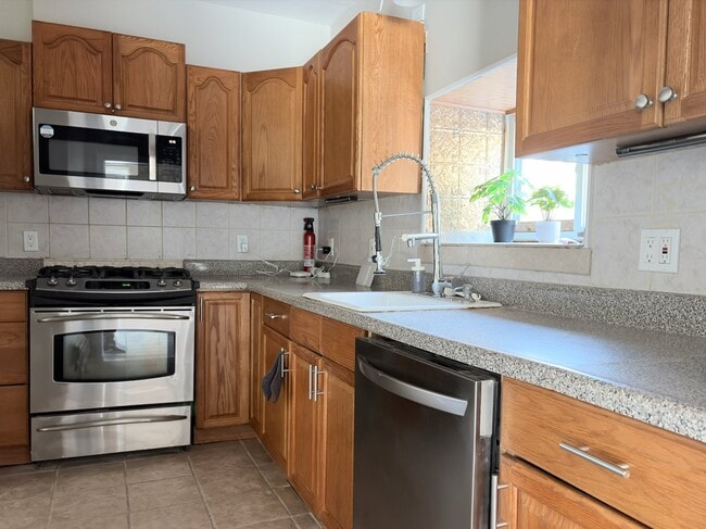 Photo - 4377 Pechin St