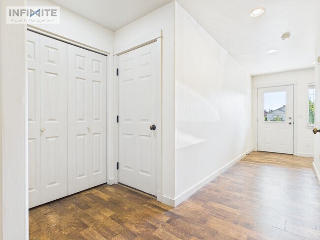 935 Forestglen Dr
