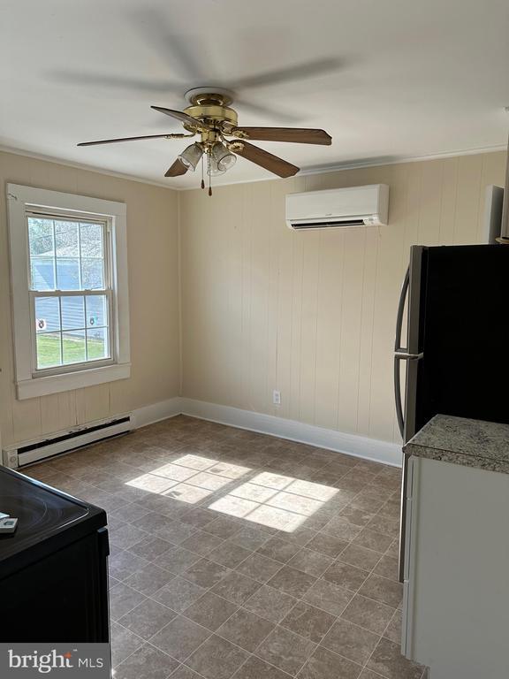 Photo - 1605 Charles St