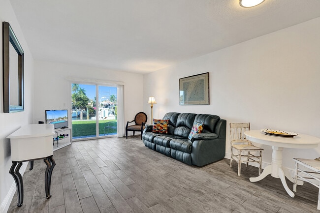 Photo - 1475 SE 15th St Unit 111