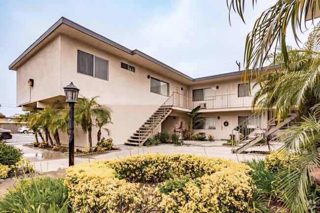 Courtyard - Villa Arms