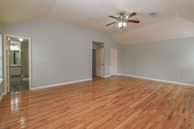 Photo - 16818 Parliament St