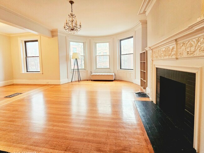 Photo - 425 Marlborough St