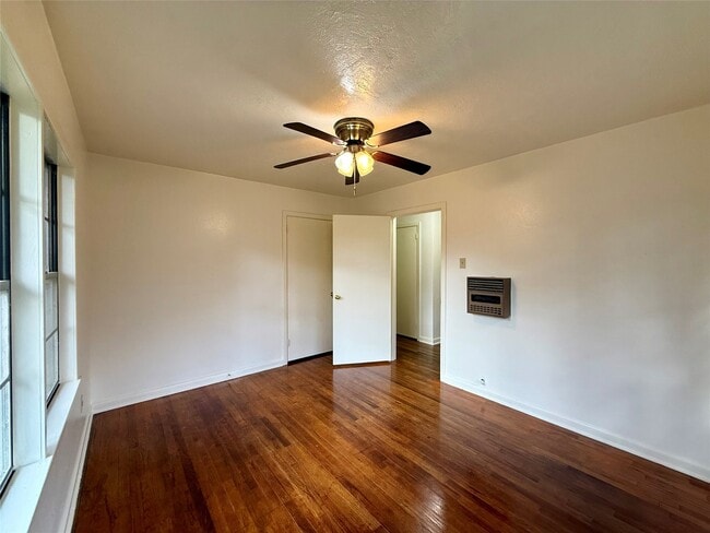 Photo - 219 Moore St