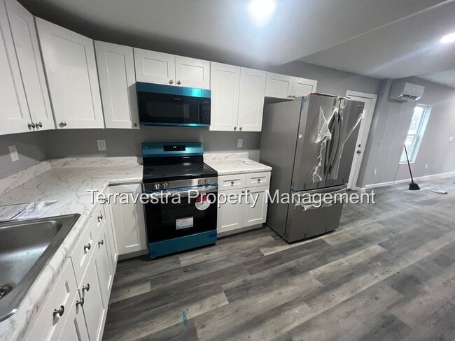 Building Photo - 440-442 S Barber Ave Unit 442 S Barber Ave