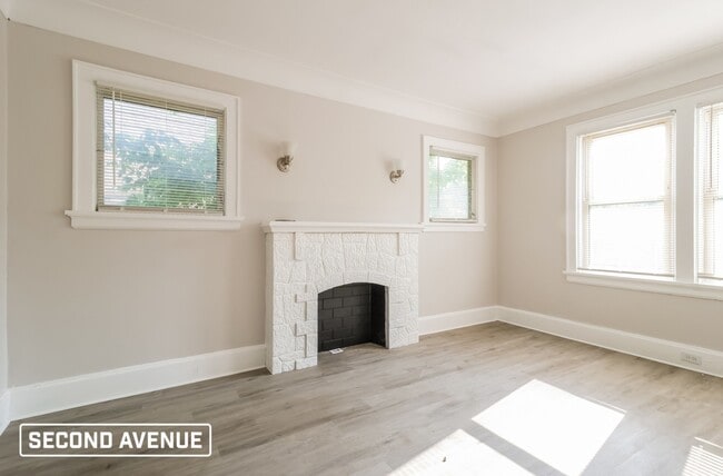 1115 Woodlawn Ave