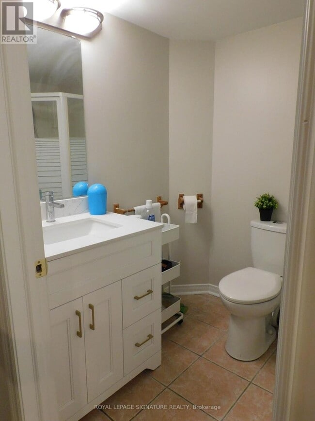 Photo - 1132 Queen St W