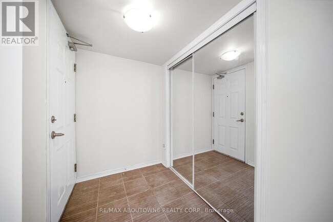 Photo - 2441 Greenwich Dr