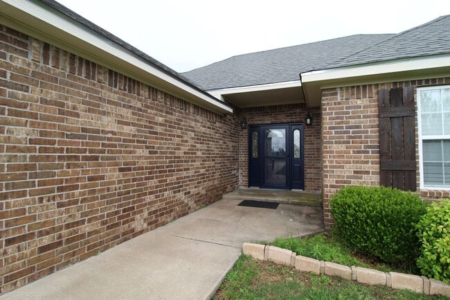 Photo - Beautiful Brick 3 bedroom 2 bathroom