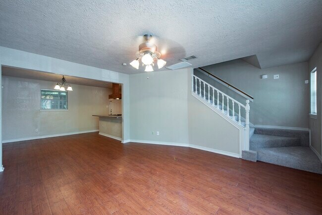 Photo - 5031 Pine Ave