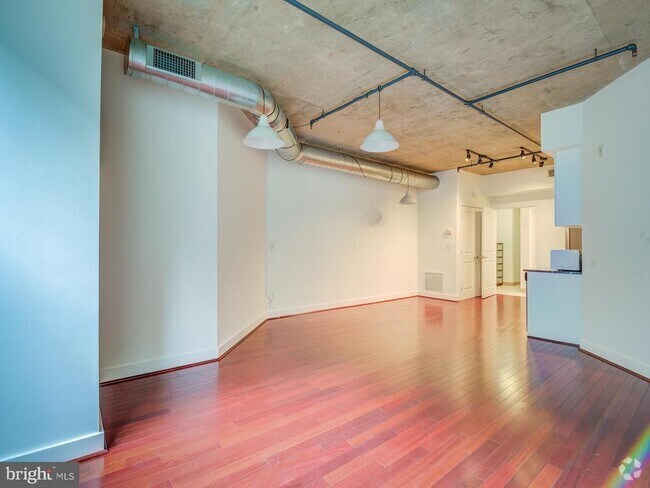 Building Photo - 2301 Champlain St NW Unit T03 Rental
