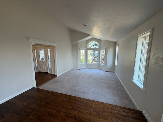 Photo - Spacious 4 Bed, 5 Bath Home with 3-Car Garage in Layton!