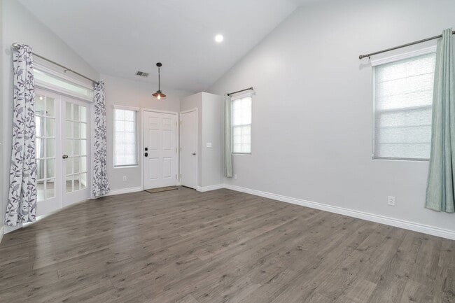 Photo - Bright & Airy 3 Bed/2 Bath with Attached Garage