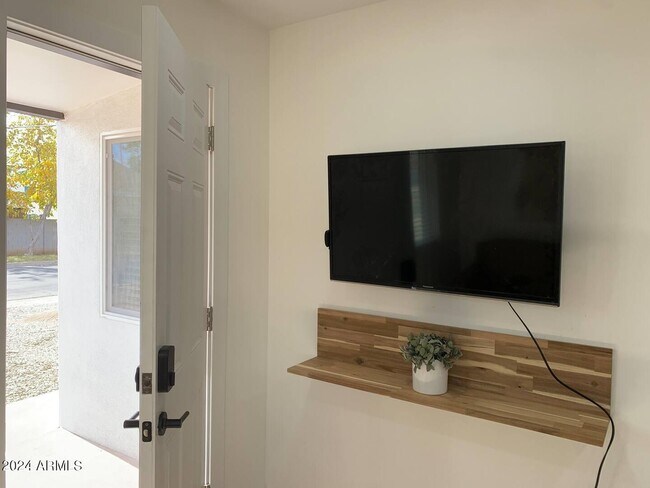 Photo - 2914 E Sheridan St