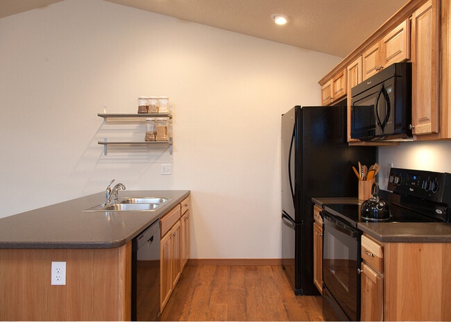 Photo - 481 Tracey Ln