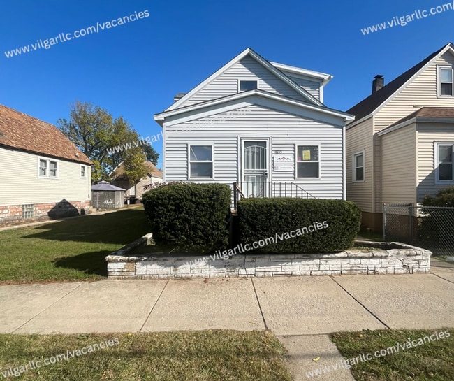 Building Photo - 4855 White Oak Ave Unit 1