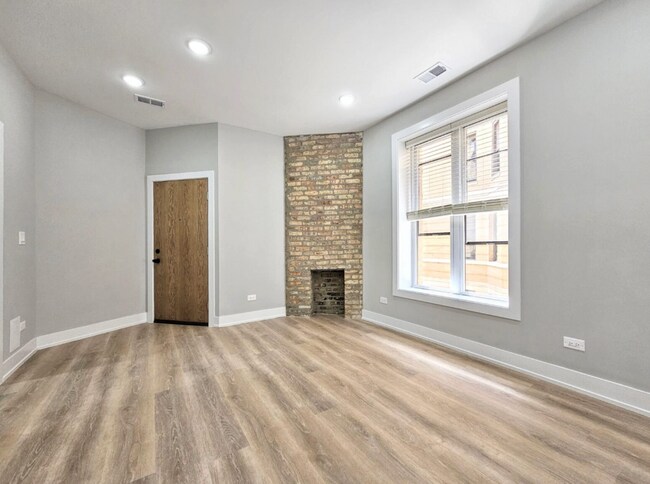 Photo - 428 W Belden Ave