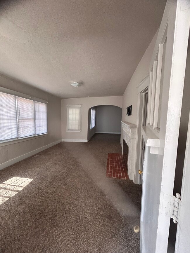 Photo - 225 W 21st St