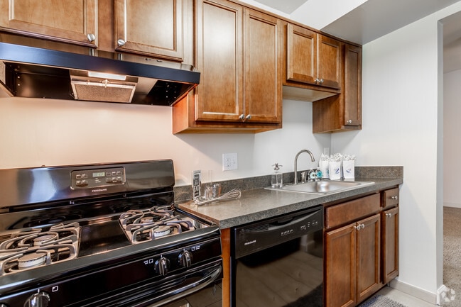 2 BR, 1 BA - 945 SF - Overlook Apartments