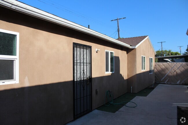 Building Photo - 8155 Cantaloupe Ave Rental