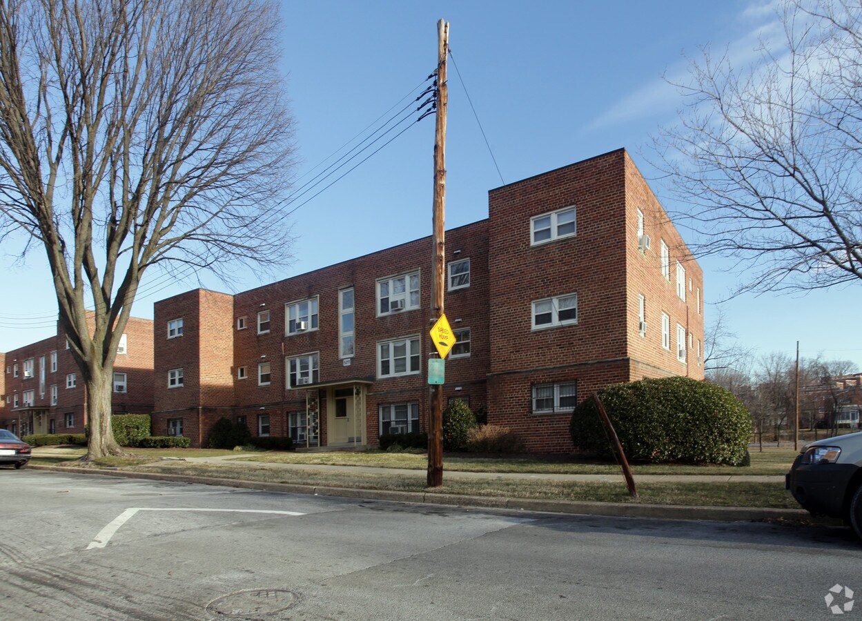 Photo - Riggs Plaza Apartments