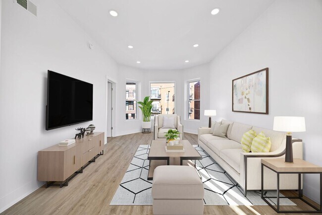 Photo - 2741 W Belmont Ave Unit 2