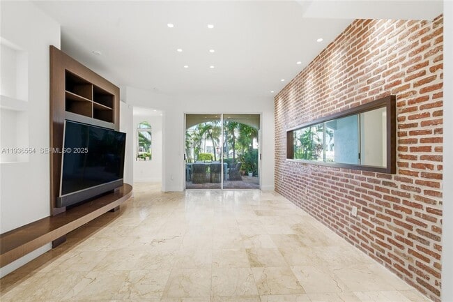 Photo - 3135 NE 211th St