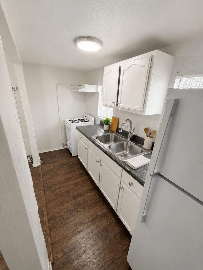 2305 Lemon Ave.