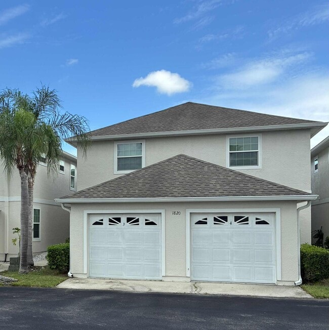 Building Photo - 1820 Waterford Dr Unit 3