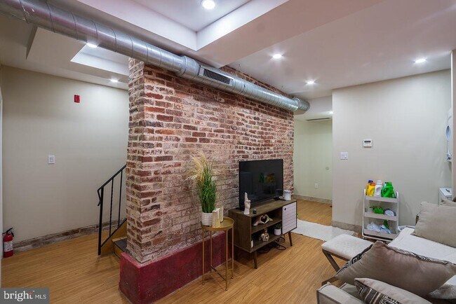 Building Photo - 1122 Passyunk Ave Unit 1