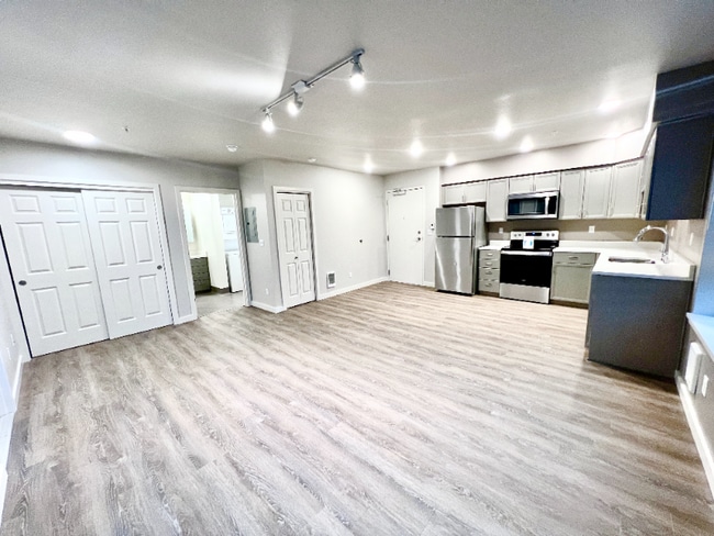 Photo - 2330 Yakima Ct Unidad C302