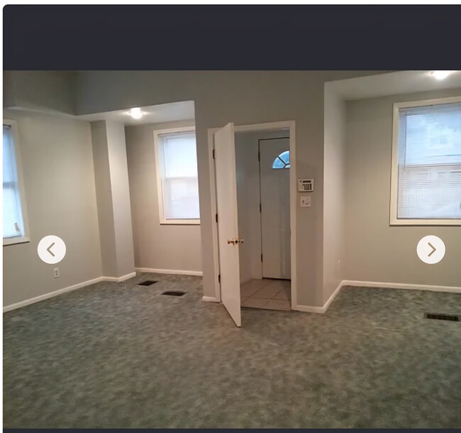 Building Photo - 411 E Lloyd St