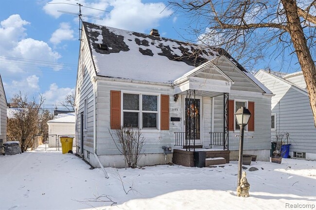 Photo - 2045 Central St