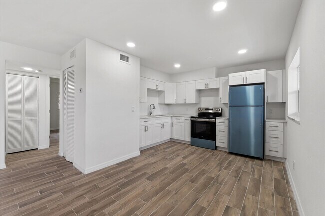 Photo - 1301 Emerald Terrace Unit 2