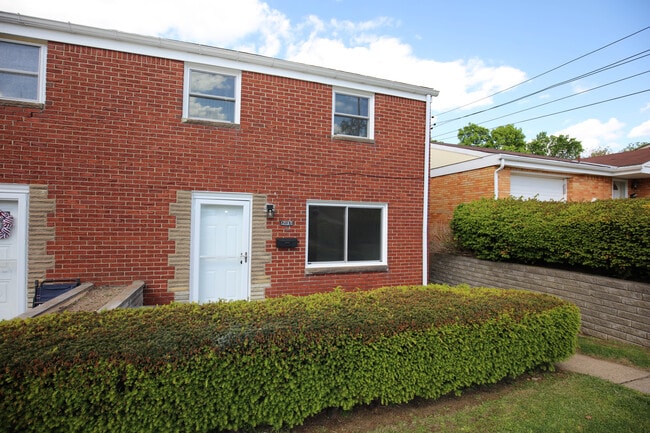 Building Photo - 1213 Monongahela Blvd Unit 1213 b