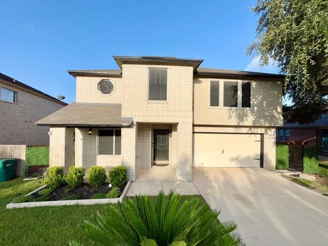 Building Photo - 4 - Bedroom 2.5 - Bath 2 Storey Home, The Epitome of Modern Living Combined with Timeless Charm!