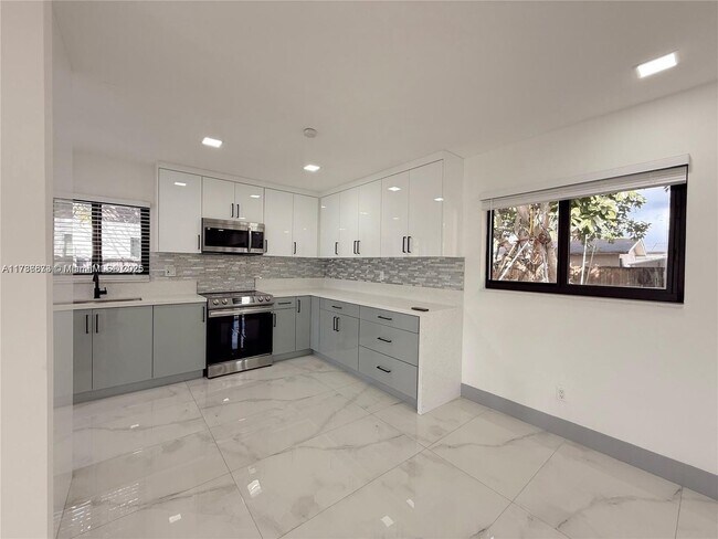 Building Photo - 12711 SW 51st St Rental