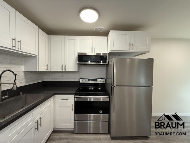 Photo - 5611 Fulcher Ave Unidad 3