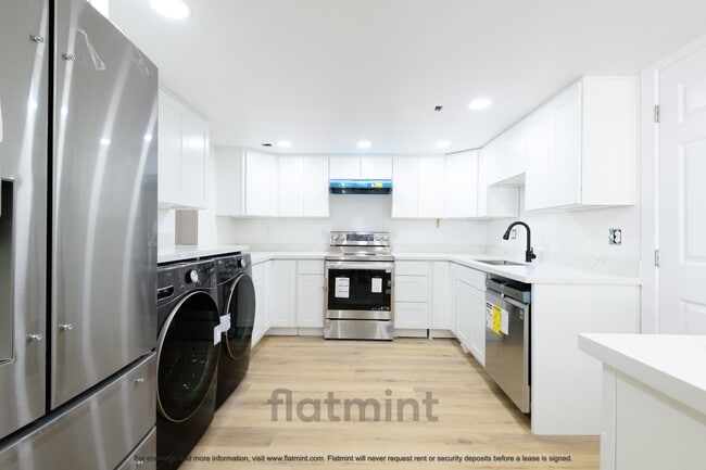Building Photo - 4646 S Willow St Rental
