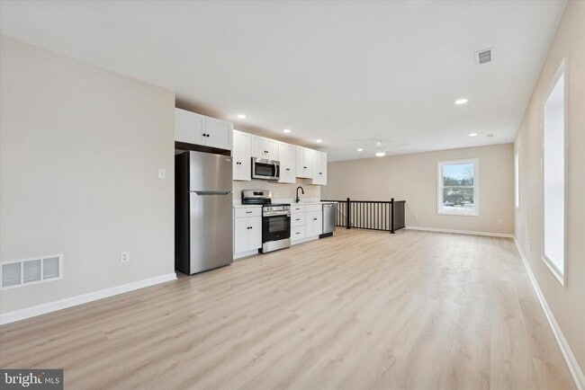 Photo - 202 E King St