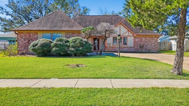 Building Photo - 1006 Bolton Dr