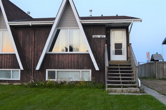 Building Photo - 9805-992A 92a St Unit 9805 - 92A St