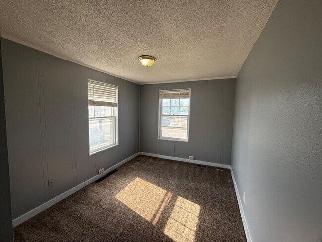 Photo - 1321 Army Post Rd